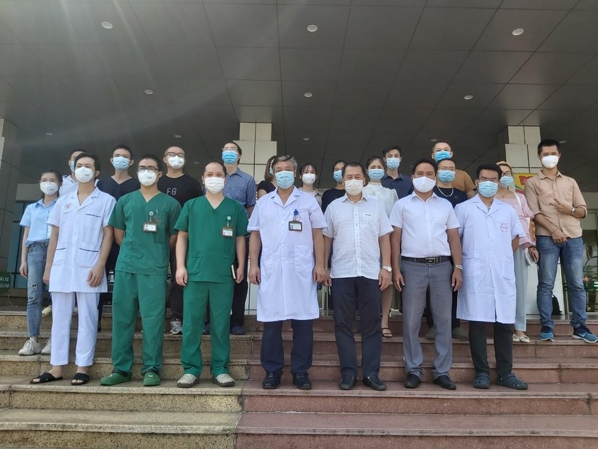 Các cán bộ y tế Bệnh viện Bệnh Nhiệt đới Tư lên đường chi viện cho TP Hồ Chí Minh. Ảnh: Bệnh viện cung cấp