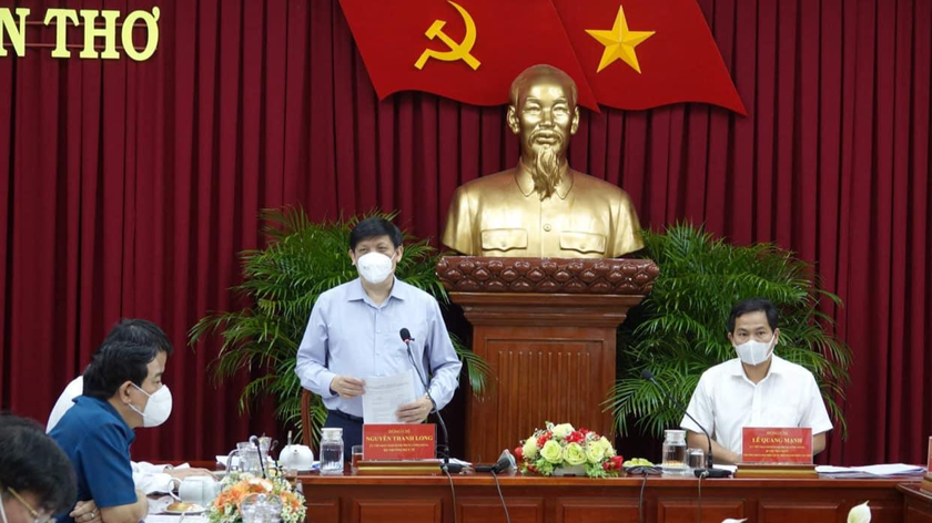 Bộ trưởng Nguyễn Thanh Long phát biểu tại cuộc họp với lãnh đạo thành phố Cần Thơ trong công tác phòng, chống dịch COVID-19.