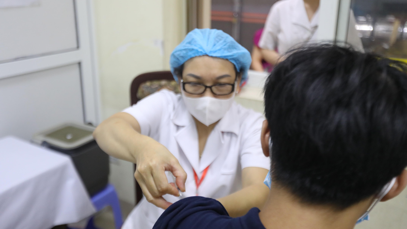 Hà Nội triển khai tiêm vaccine cho người dân. Ảnh: Nguyễn Nam