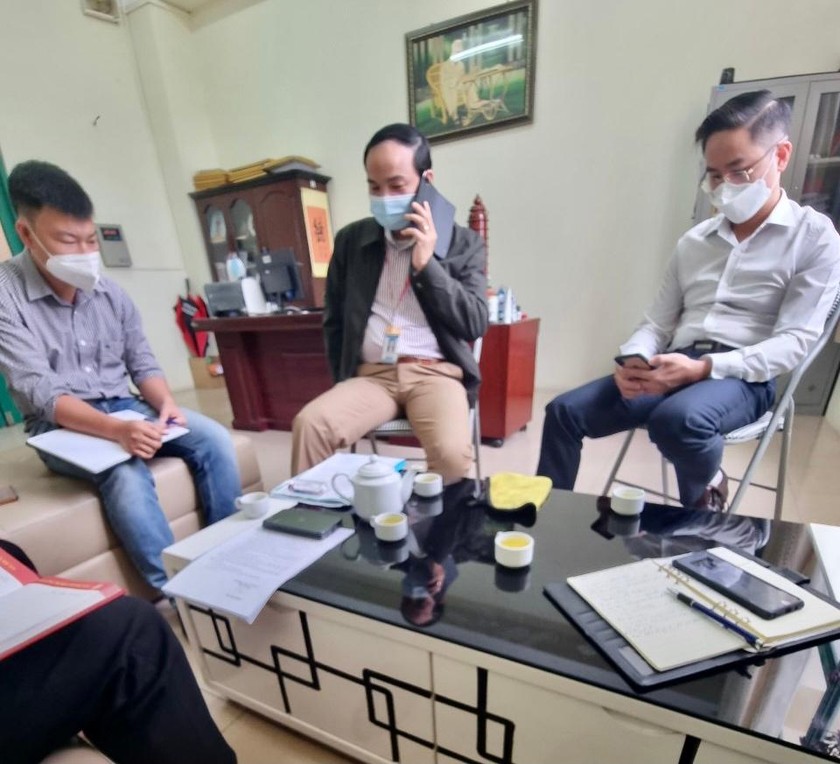 ông Nguyễn Hải Ninh - Trưởng phòng Đào tạo Trường Đại học Y Dược Hải Phòng (ngồi giữa) tại buổi làm việc với phóng viên.
