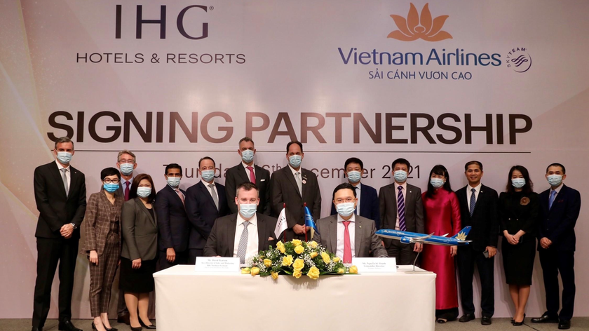 Vietnam Airlines ký kết hợp tác với tập đoàn khách sạn hàng đầu thế giới IHG.