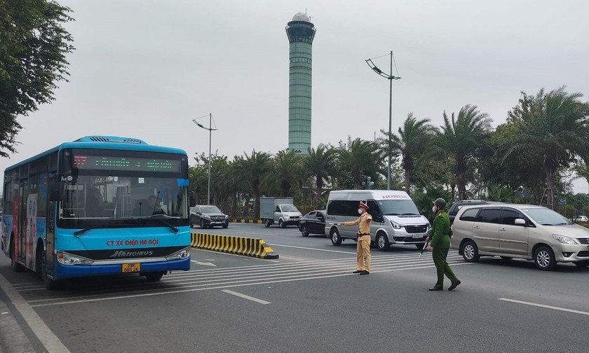 Không đển ùn tắc giao thông khu vực sân bay Nội Bài