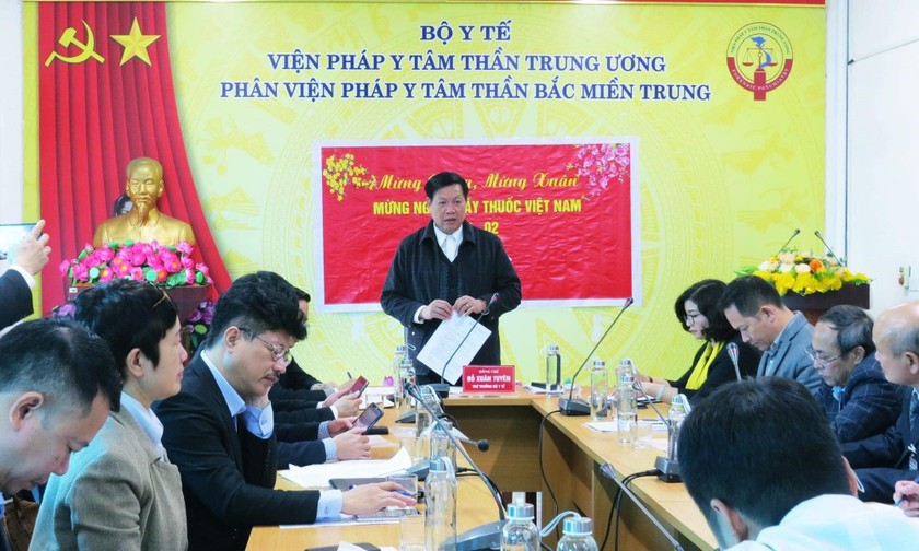 Thứ trưởng Bộ Y tế Đỗ Xuân Tuyên phát biểu tại buổi làm việc.