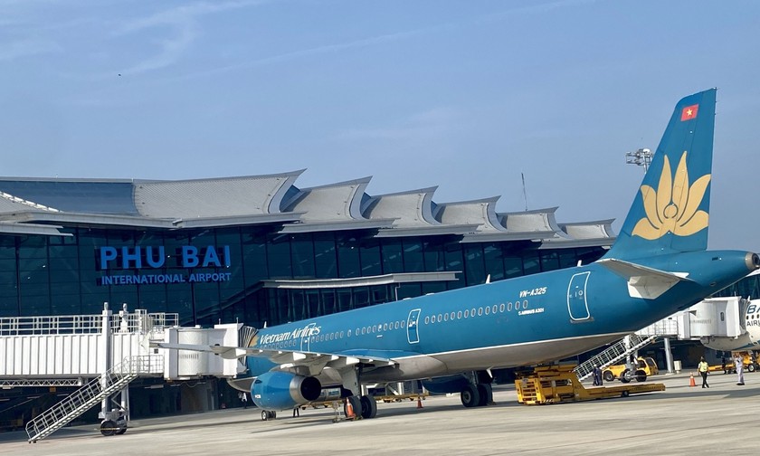Cảng hàng không quốc tế Phú Bài - Thừa Thiên Huế.