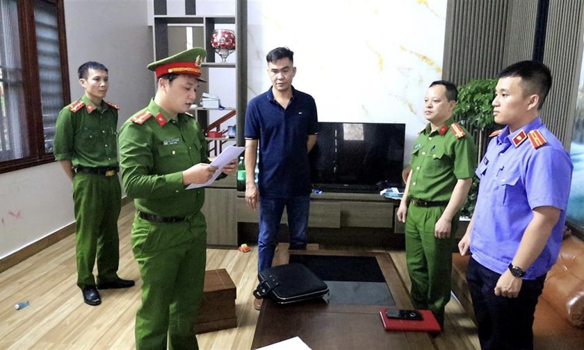 Cơ quan Cảnh sát điều tra Công an tỉnh Lạng Sơn ra Quyết định khởi tố vụ án, khởi tố bị can đối với Thân Tiến Huy (thứ 3 từ trái sang). Hình ảnh CACC