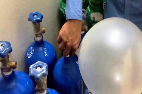 Bóng cười thực chất là những quả bóng được bơm khí N2O. Ảnh minh hoạ: VTV.vn