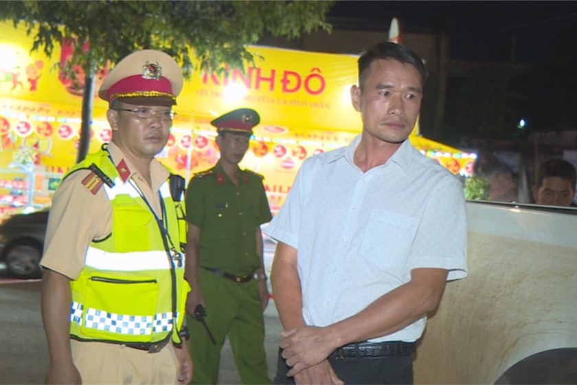 Tài xế Nguyễn Văn Tín bị lực lượng Công an truy đuổi, bắt giữ.