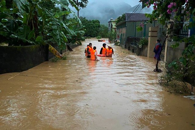 Mưa lũ gây ngập sâu ở huyện Quỳ Châu, tỉnh Nghệ An. Ảnh: VGP