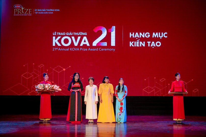Một tập thể và hai cá nhân được trao giải kiến tạo tại giải thưởng Kova.