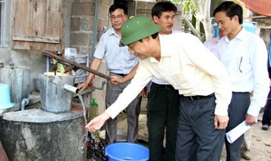 Bí thư Tỉnh ủy Quảng Ninh trực tiếp kiểm tra việc nước giếng bị nhiễm xăng dầu