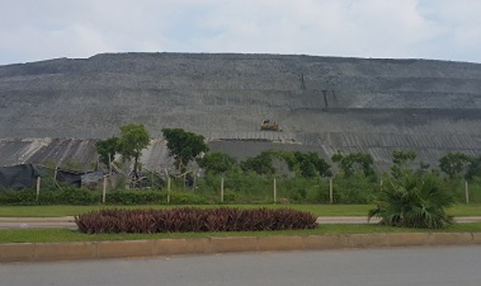 Báo động núi chất thải độc hại từ Nhà máy DAP Đình Vũ 