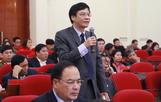 Cục trưởng Cục thuế Quảng Ninh trả lời chất vấn tại Kỳ họp thứ 7, HĐND tỉnh Quảng Ninh.