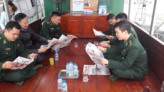 Báo Pháp luật Việt Nam đến với cán bộ, chiến sỹ biên phòng Hải Phòng