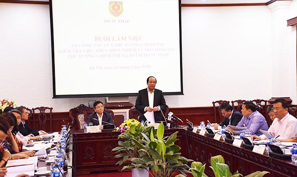 Thủ tướng khen ngợi Bộ Tư pháp và Bộ trưởng Lê Thành Long