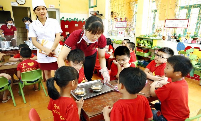 Trình diễn bữa ăn bổ sung cho trẻ tại Phú Thọ