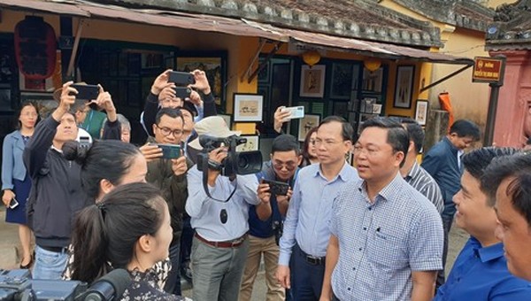 Chủ tịch UBND tỉnh Quảng Nam kiểm tra công tác phòng, chống Covid-19 tại Hội An.