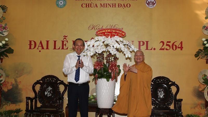 Phó Thủ tướng Thường trực chúc mừng Hòa thượng Thích Thiện Nhơn.