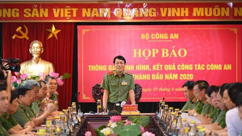 Thứ trưởng Lương Tam Quang trực tiếp trả lời nhiều vụ án được dư luận quan tâm.