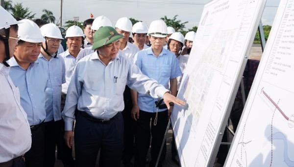 Thủ tướng kiểm tra tiến độ dự án sân bay Long Thành.