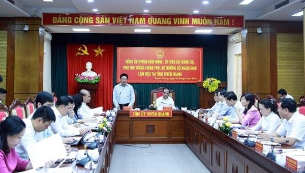 Toàn cảnh buổi làm việc của Phó Thủ tướng Phạm Bình Minh tại Tuyên Quang.