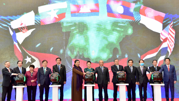 Lãnh đạo Quốc hội khởi động Trang thông tin điện tử, Ứng dụng AIPA2020.
