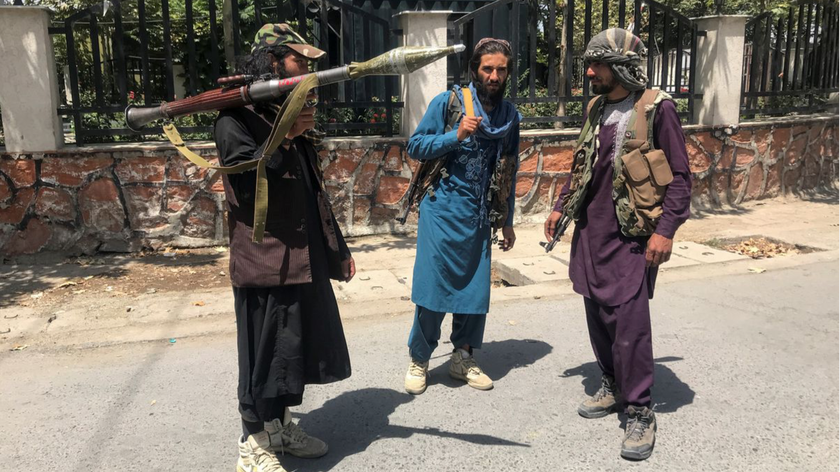 Các tay súng Taliban trên đường phố Kabul, Afghanistan.