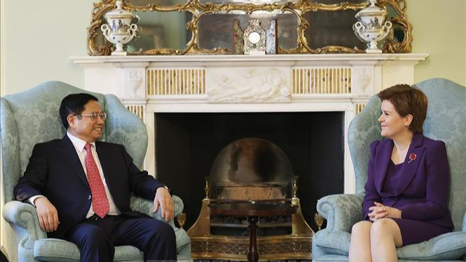 Thủ tướng Phạm Minh Chính gặp Thủ hiến Scotland, bà Nicola Sturgeon.
