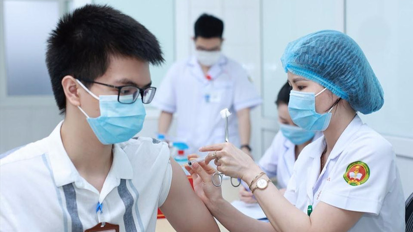 Việt Nam đang triển khai tiêm vaccine phòng COVID-19 cho trẻ em.