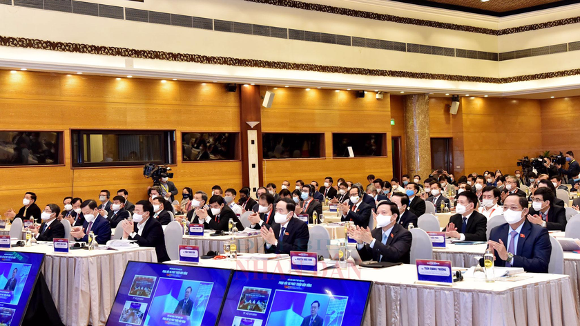 Các đại biểu dự Diễn đàn tại điểm cầu Trung tâm Hội nghị Quốc tế, Hà Nội.