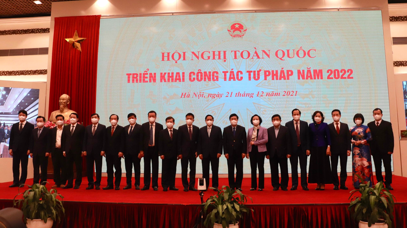 Thủ tướng Phạm Minh Chính cùng các đại biểu dự Hội nghị chụp ảnh lưu niệm.