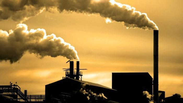Cơ sở sản xuất xả lượng khí thải lớn ra môi trường sẽ bị tạm dừng hoạt động. (Ảnh minh họa)