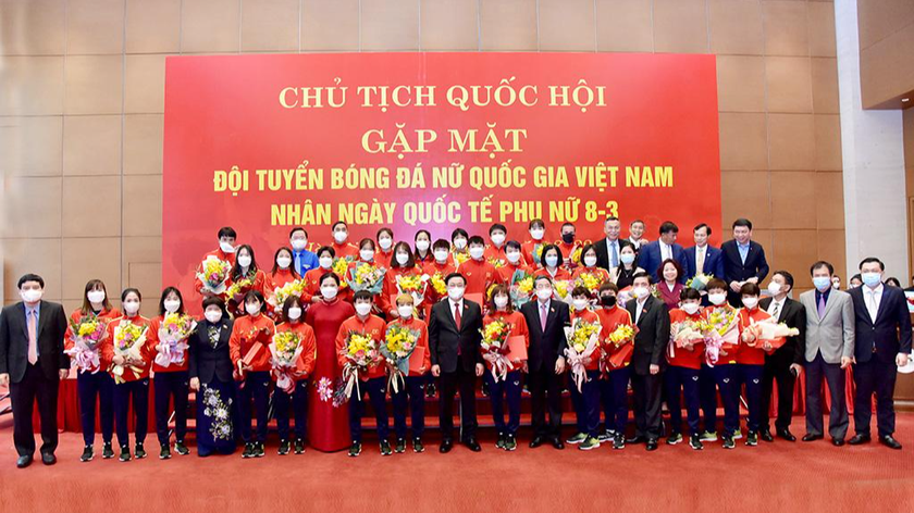 Chủ tịch Quốc hội gặp mặt Đội tuyển bóng đá nữ Việt Nam nhân Ngày 8/3.