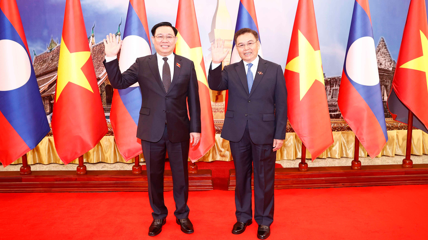 Chủ tịch Quốc hội Vương Đình Huệ đã hội đàm với Chủ tịch Quốc hội Lào Saysomphone Phomvihan.