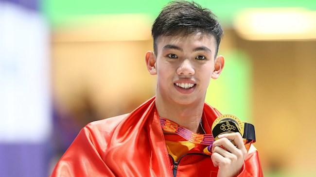 Vận động viên bơi lội Nguyễn Huy Hoàng là 1 trong 305 vận động viên được Thủ tướng Chính phủ tặng Bằng khen vì có thành tích xuất sắc tại SEA Games 31.