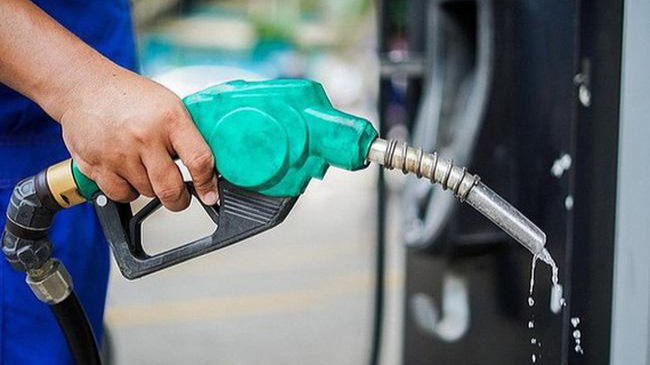 Giá xăng dầu trong nước đang ở mức cao kỷ lục. (Ảnh minh họa)