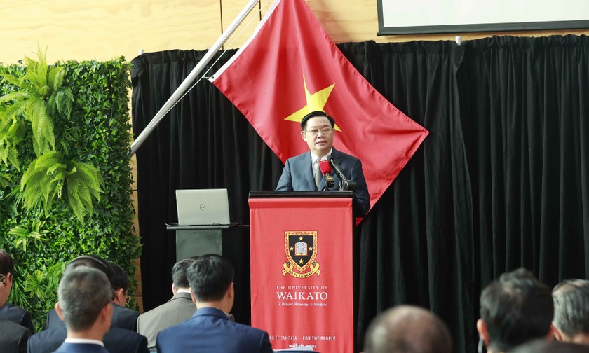 Chủ tịch Quốc hội Vương Đình Huệ phát biểu tại Diễn đàn.