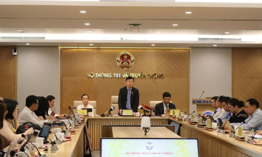 Thứ trưởng Bộ TT&TT Nguyễn Thanh Lâm chủ trì buổi họp báo.