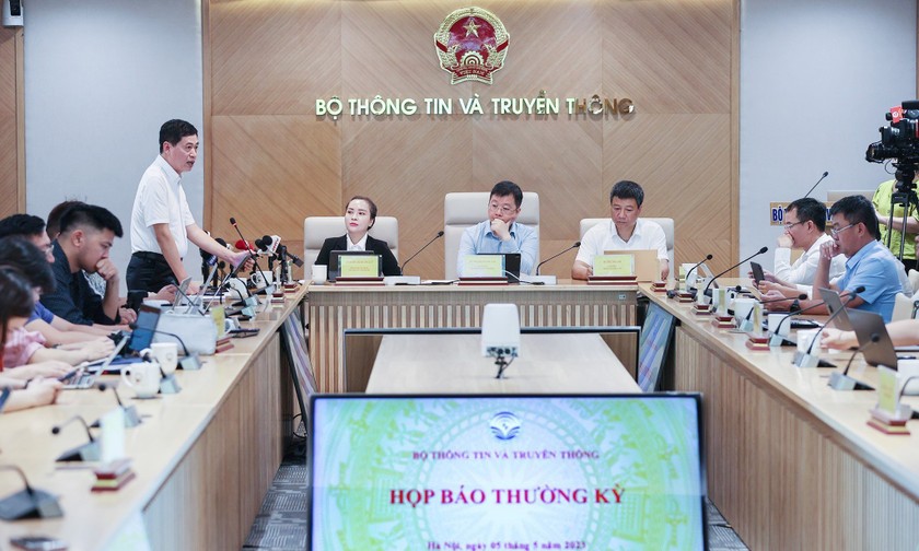 Cục trưởng Cục Viễn thông Nguyễn Thành Phúc trả lời tại buổi họp báo dưới sự chủ trì của Thứ trưởng Nguyễn Thanh Lâm.