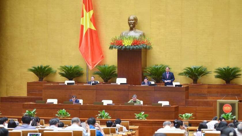 Phó Chủ tịch Quốc hội, Thượng tướng Trần Quang Phương điều hành thảo luận.
