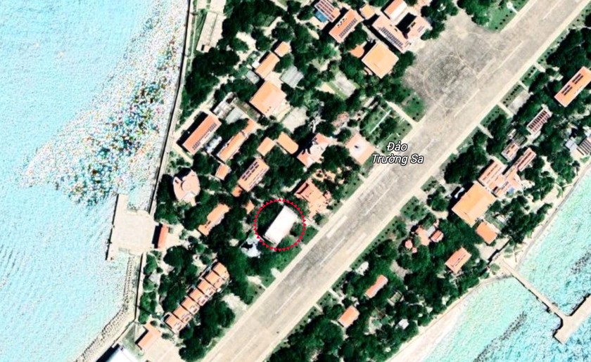 Người dùng bức xúc vì bản đồ vệ tinh của Google không hiển thị hình ảnh Quốc kỳ Việt Nam ở đảo Trường Sa Lớn. (Ảnh: Báo Tuổi trẻ)