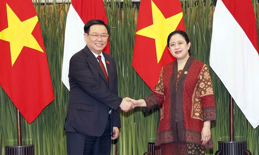 Chủ tịch Quốc hội Vương Đình Huệ và Chủ tịch Hạ viện Indonesia Puan Maharani.