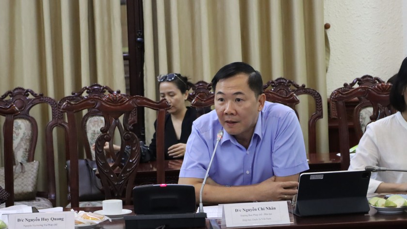 Ông Nguyễn Chí Nhân phát biểu tại một hội thảo về thuốc lá mới do Báo Pháp luật Việt Nam tổ chức.
