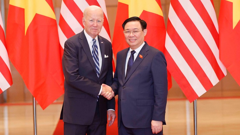 Chủ tịch Quốc hội Vương Đình Huệ và Tổng thống Hợp chúng quốc Hoa Kỳ Joseph R. Biden. (Ảnh: Doãn Tấn)