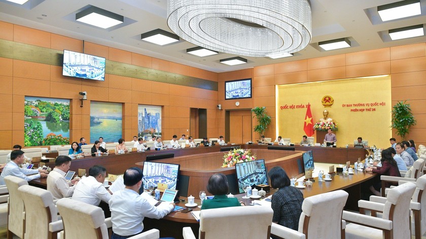 Quang cảnh phiên họp cho ý kiến về Dự án Luật Thủ đô (sửa đổi). (Ảnh: Quochoi.vn)