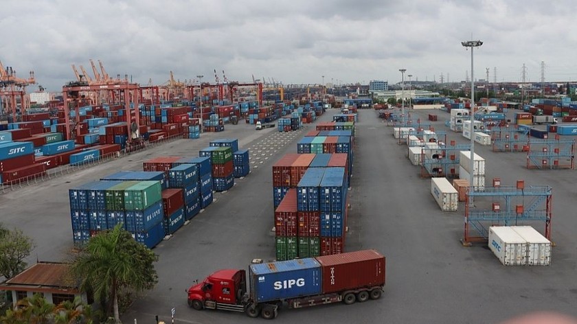 Hàng hóa xuất nhập khẩu qua cảng Hải Phòng. (Ảnh: T.Bình)