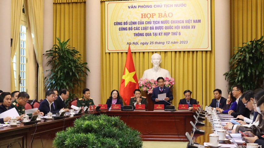 Quang cảnh buổi họp báo công bố Lệnh của Chủ tịch nước công bố 7 luật. (Ảnh: PV)