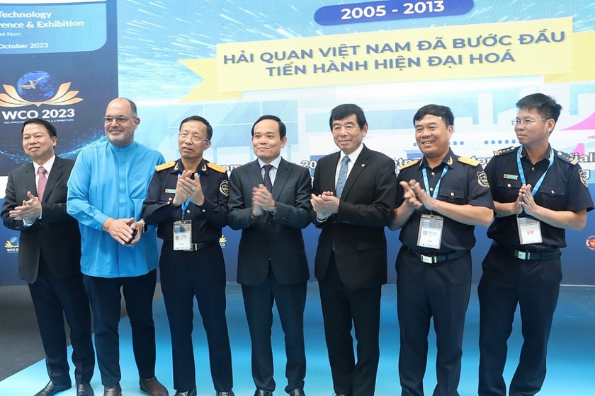 Phó Thủ tướng Trần Lưu Quang và các đại biểu dự khai mạc Hội nghị và Triển lãm Công nghệ năm 2023 của WCO. (Ảnh: PV)