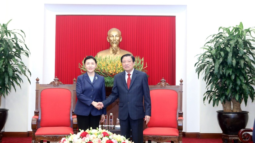 Trưởng Ban Nội chính Trung ương Phan Đình Trạc và Bộ trưởng Tư pháp Trung Quốc Hạ Vinh. (Ảnh: Đặng Phước)