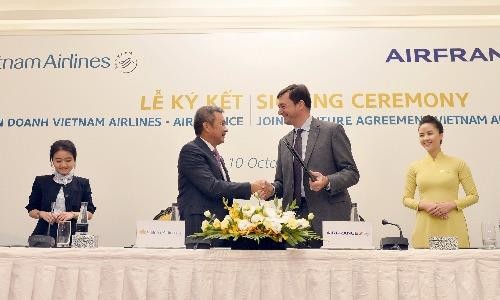 TGĐ Vietnam Airlines và Air France hoàn tất ký kết Hợp đồng Liên doanh