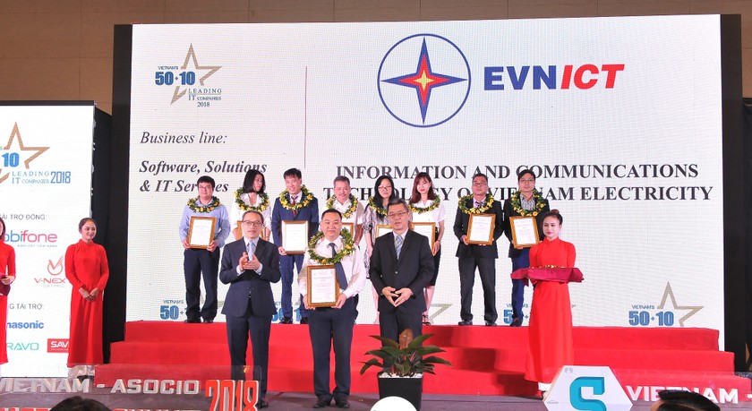 Ông Phạm Ngọc Hiển, Phó Giám đốc EVNICT đã đến tham dự và nhận danh hiệu tại buổi lễ